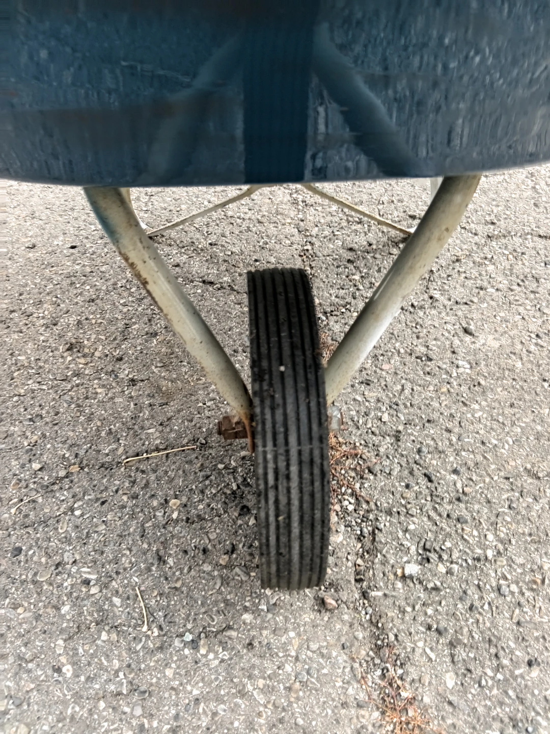 Blue Metal Compact Wheelbarrow - photo 3