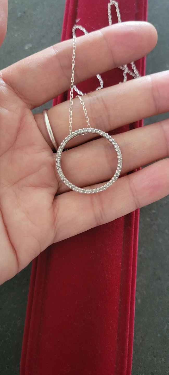 Beautiful 10K White Gold Diamond Circle Pendant Necklace - photo 2