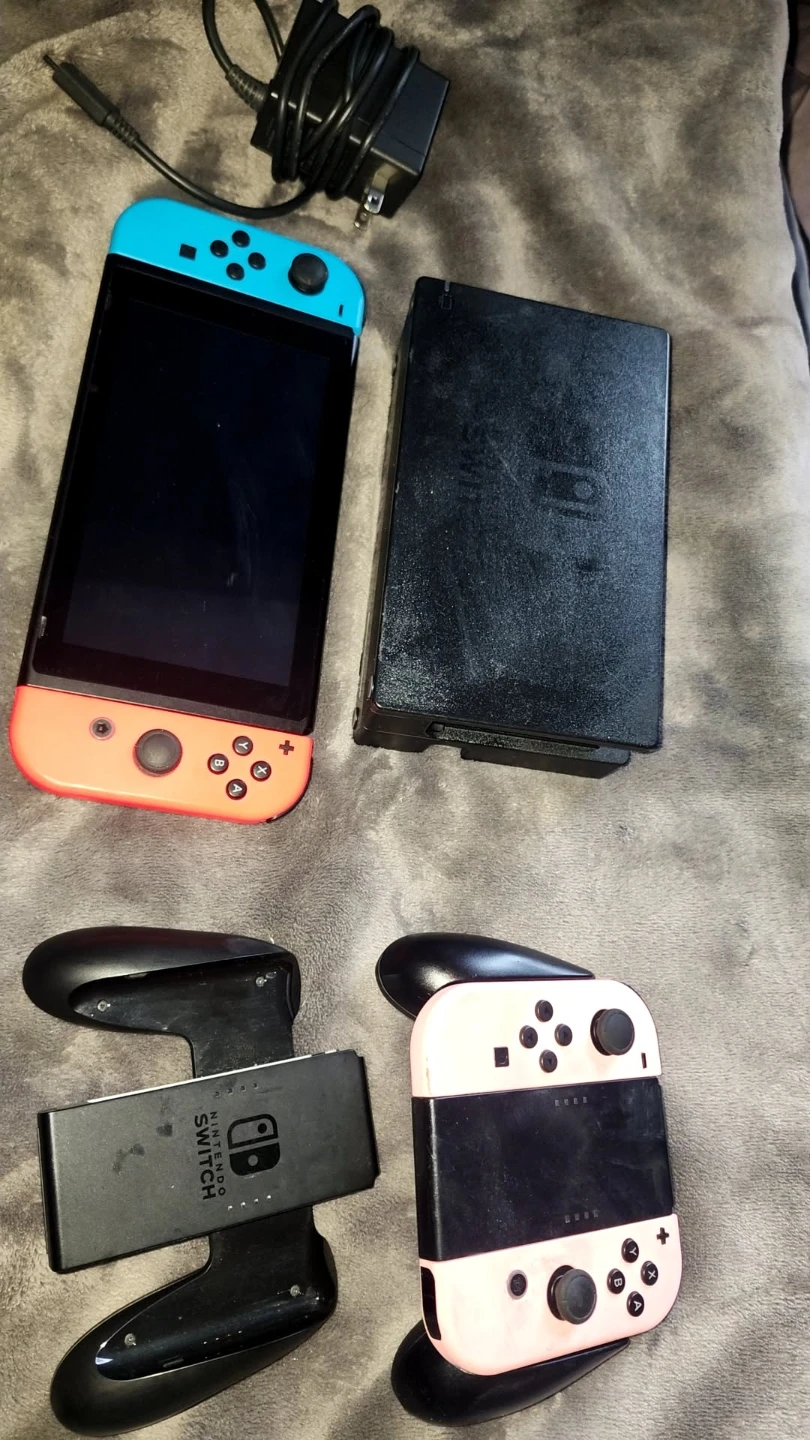 Nintendo Switch Console Bundle (missing joycon straps/hdmi)