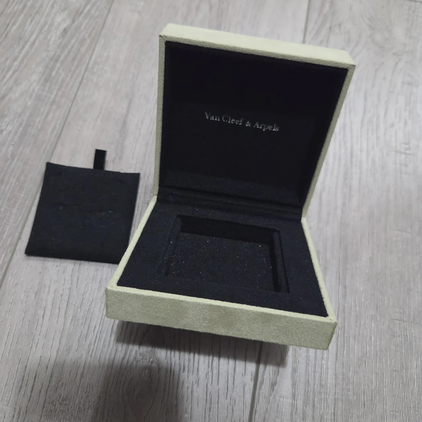 Van Cleef & Arpels empty Jewellery Box - photo 4