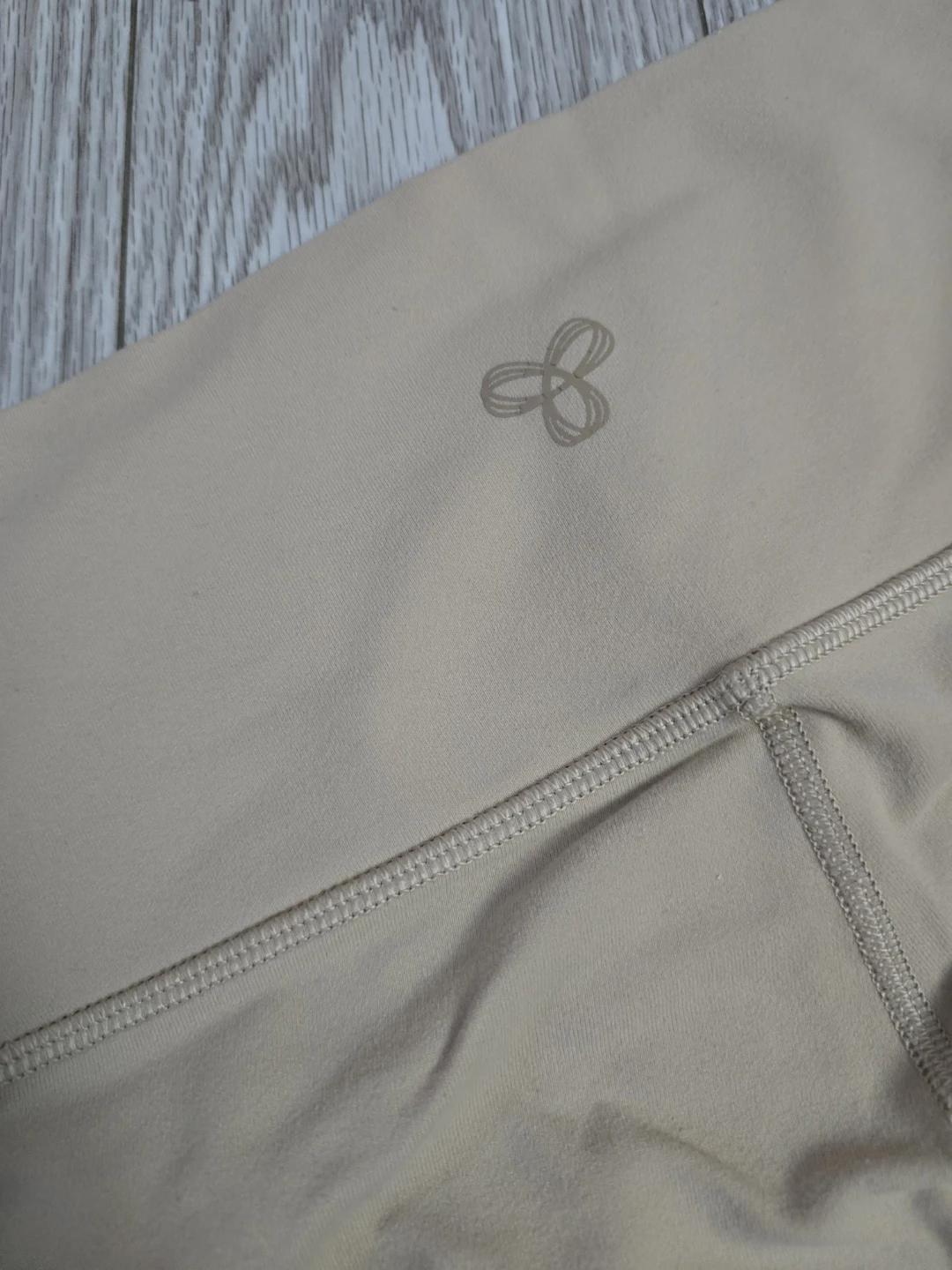 Two pairs of athletic shorts (Lululemon and Aritzia) - photo 5