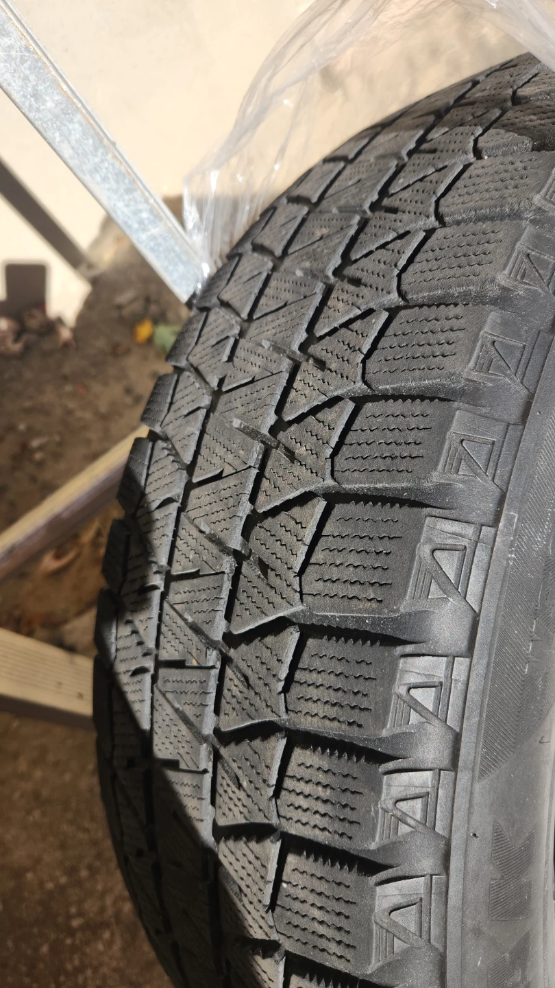 Bridgestone Blizzak WS80 225/65R17 Winter Tire
