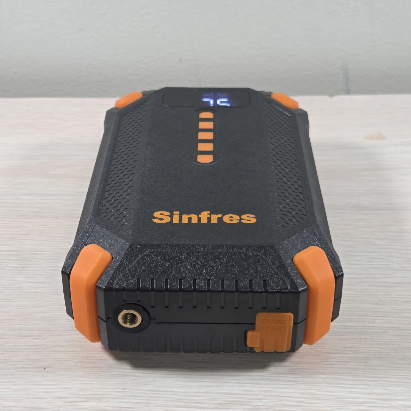 Sinfres Portable Jump Starter and Air Compressor - photo 5