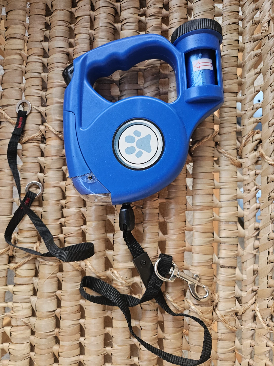 Retractable Dog Leash with LED Flashlight – Up to 35 kg