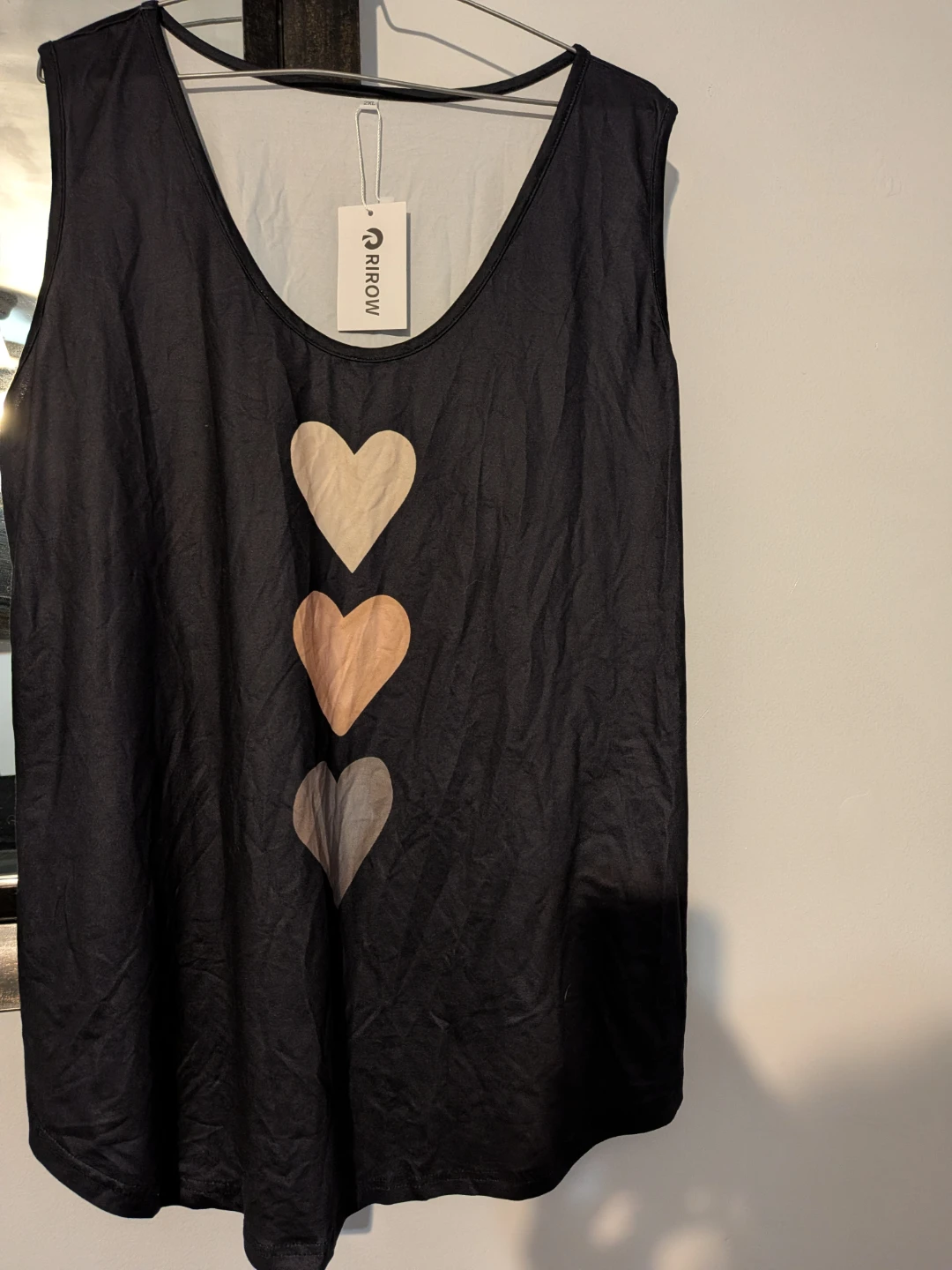 RiroW Black Tank Top with Heart Prints