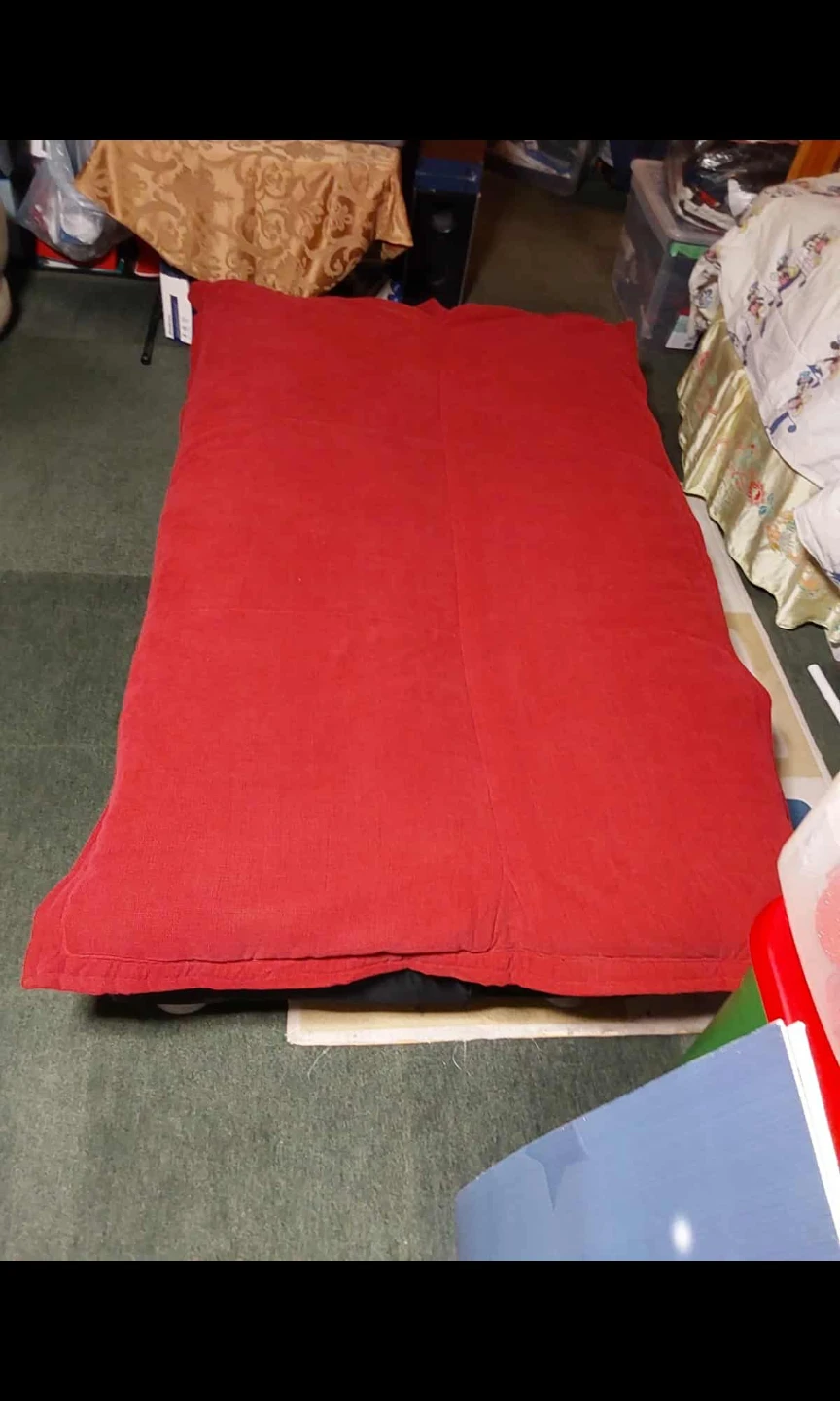 Red convertible futon sofa - photo 4
