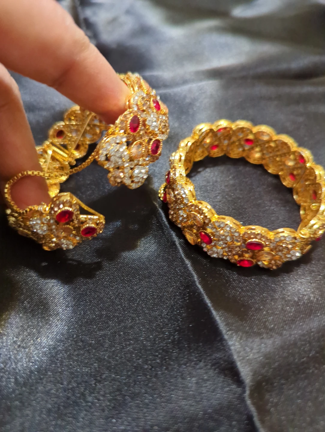 Gold-Tone Rhinestone and Ruby-Colour Bangle Set - photo 4