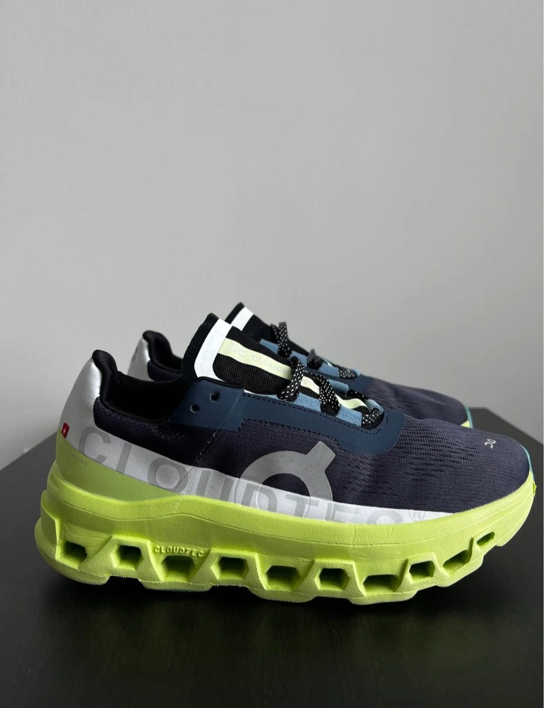 Us Men 9.5 On Cloud QC