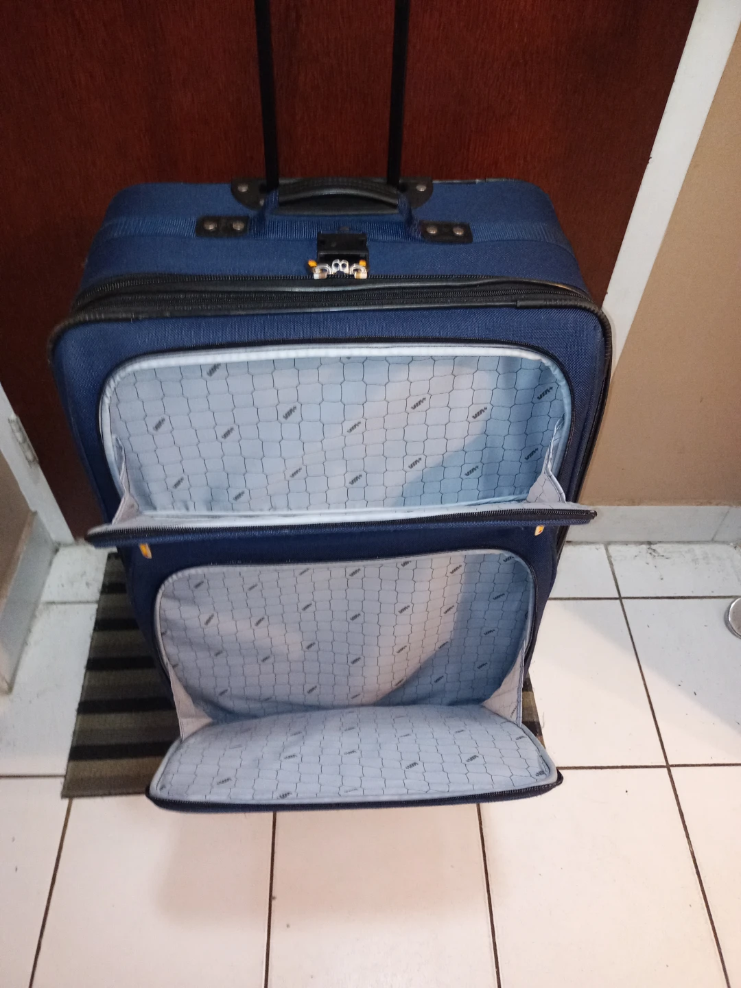 VIA RAIL Large Luggage - photo 3