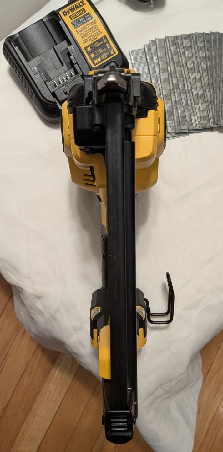 DeWalt 20V MAX XR Brushless 18Ga Brad Nailer Kit - photo 5