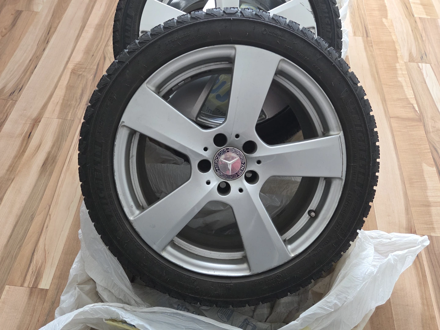 Mercedes winter tires and rims 245/40R18 - photo 4