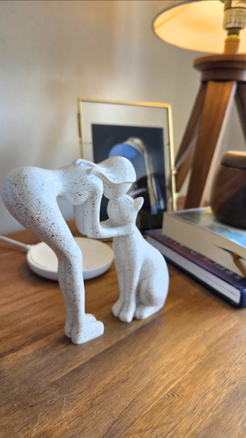 Bestfriend - Woman & Cat Sandstone Statue *new