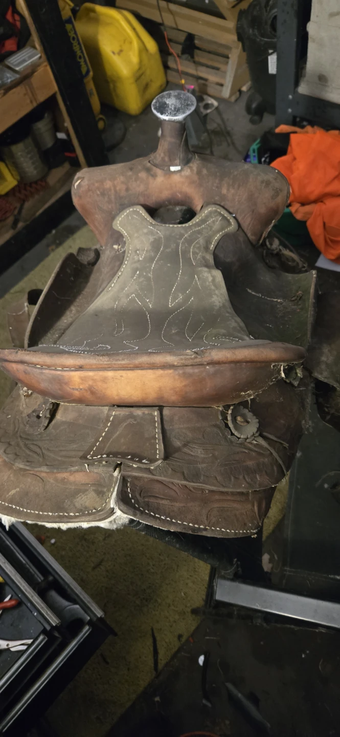 Vintage Western Leather Horse Saddle - photo 2