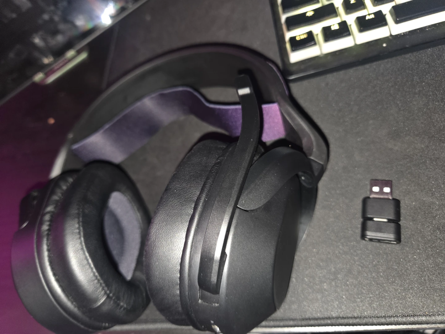 JLab Wireless headphones with Marvo Scorpion RGB stan - photo 3