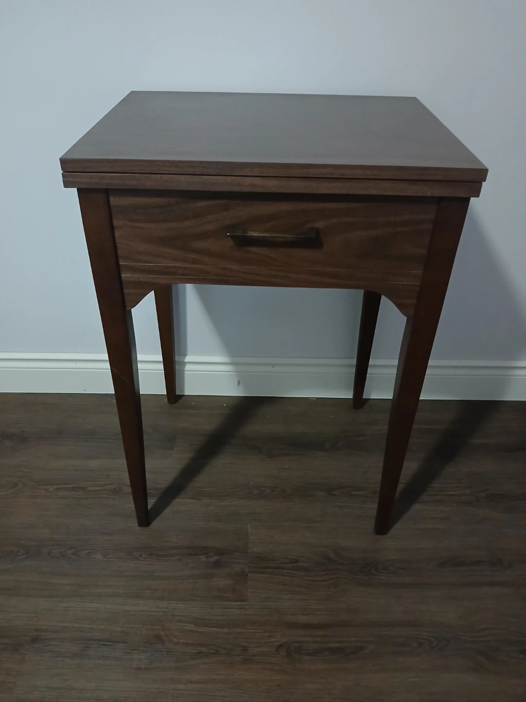 Table/Sewing Machine/Desk