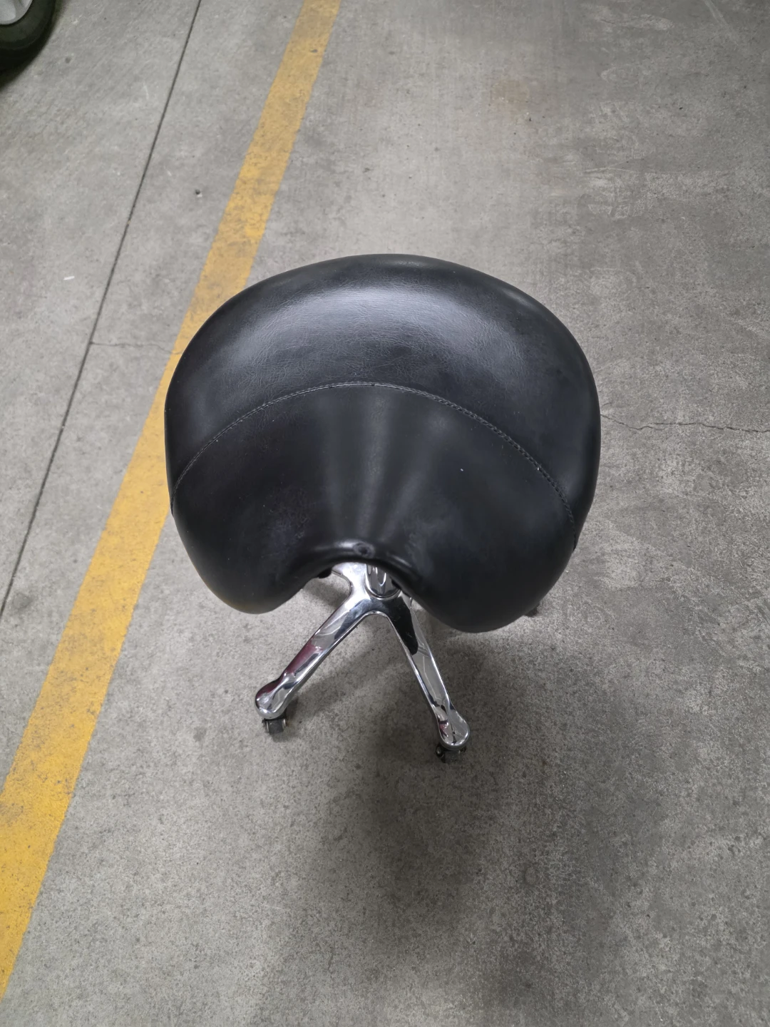 Black rolling saddle stool - photo 2