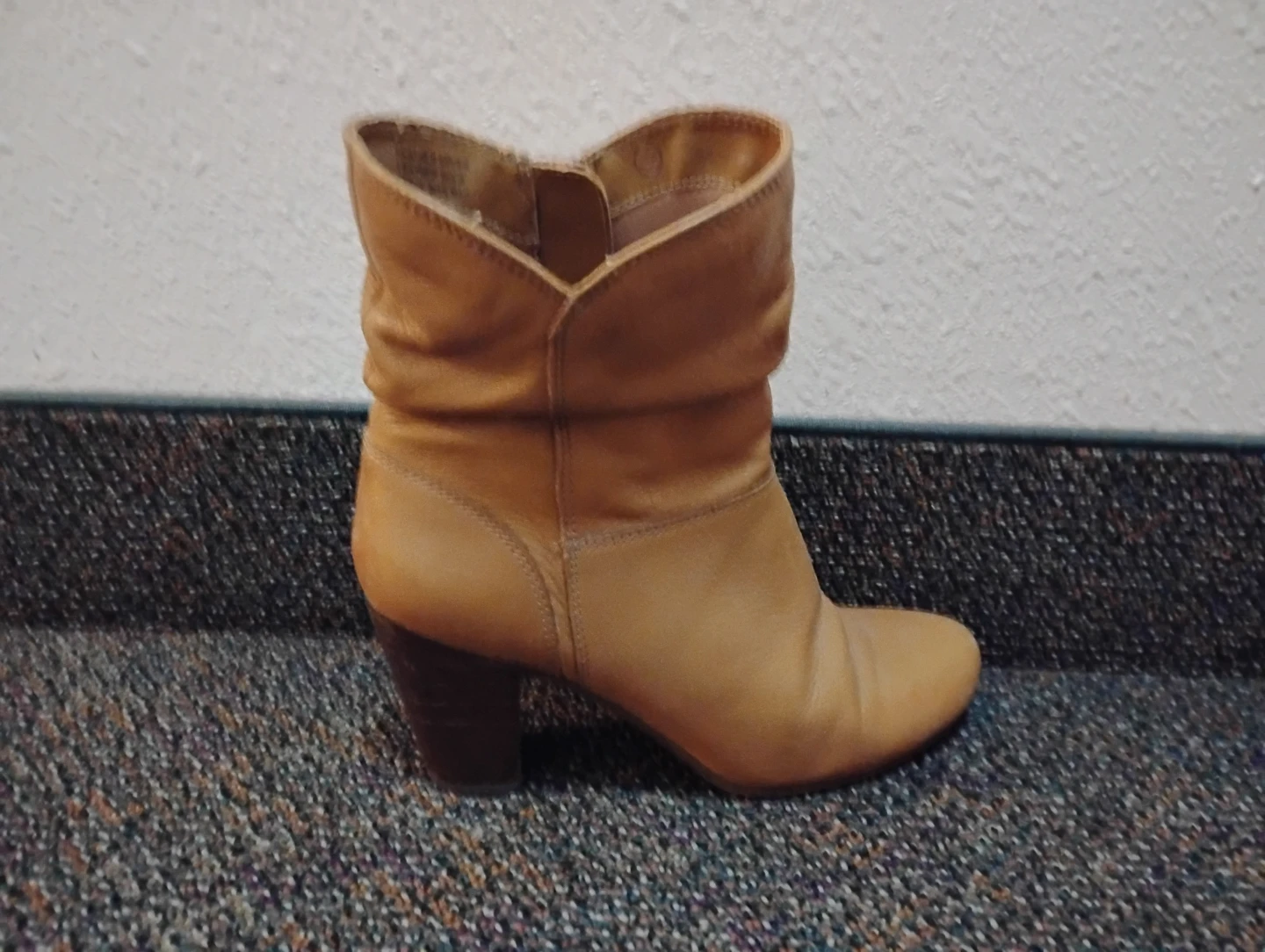 Tan leather ankle boots with block heel - photo 2