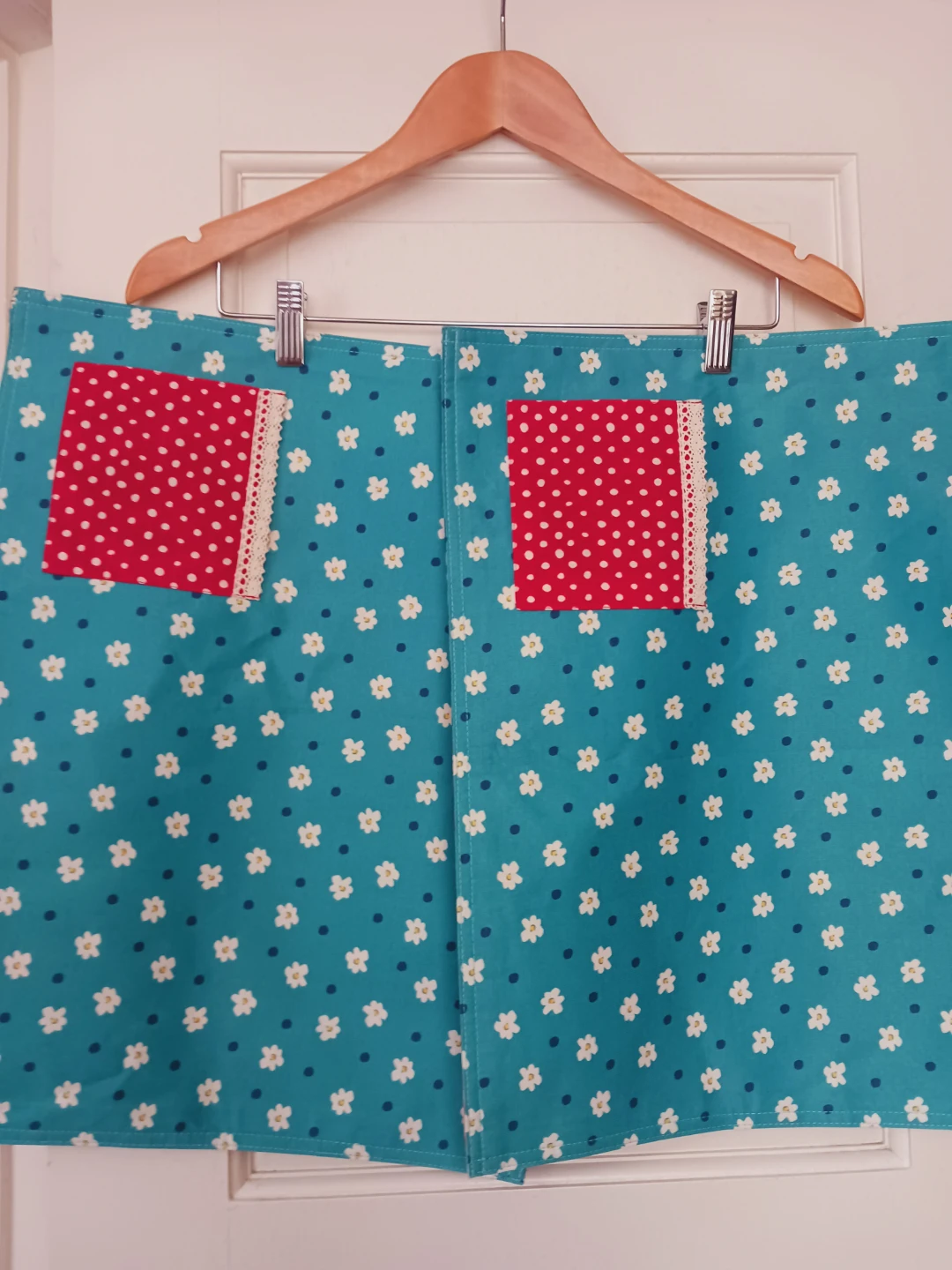New! 2× Reversible Floral and Polka Dot Dinner Placemats - photo 3