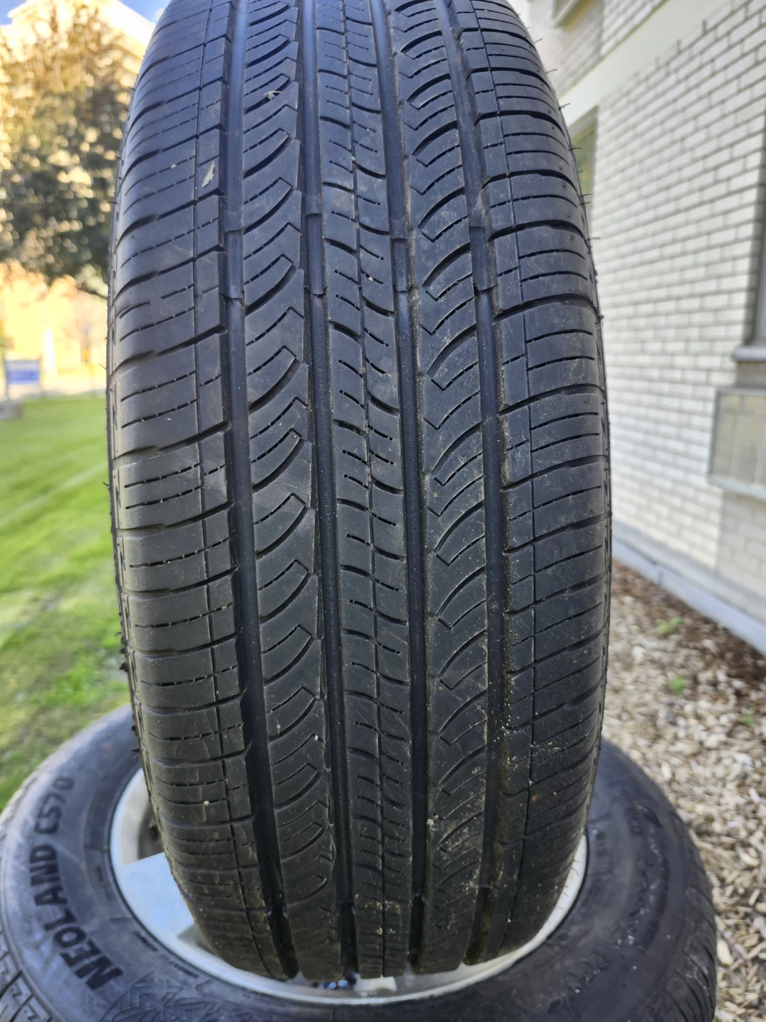 Set of 4 All season like new Tires on alloy Rims with sensor