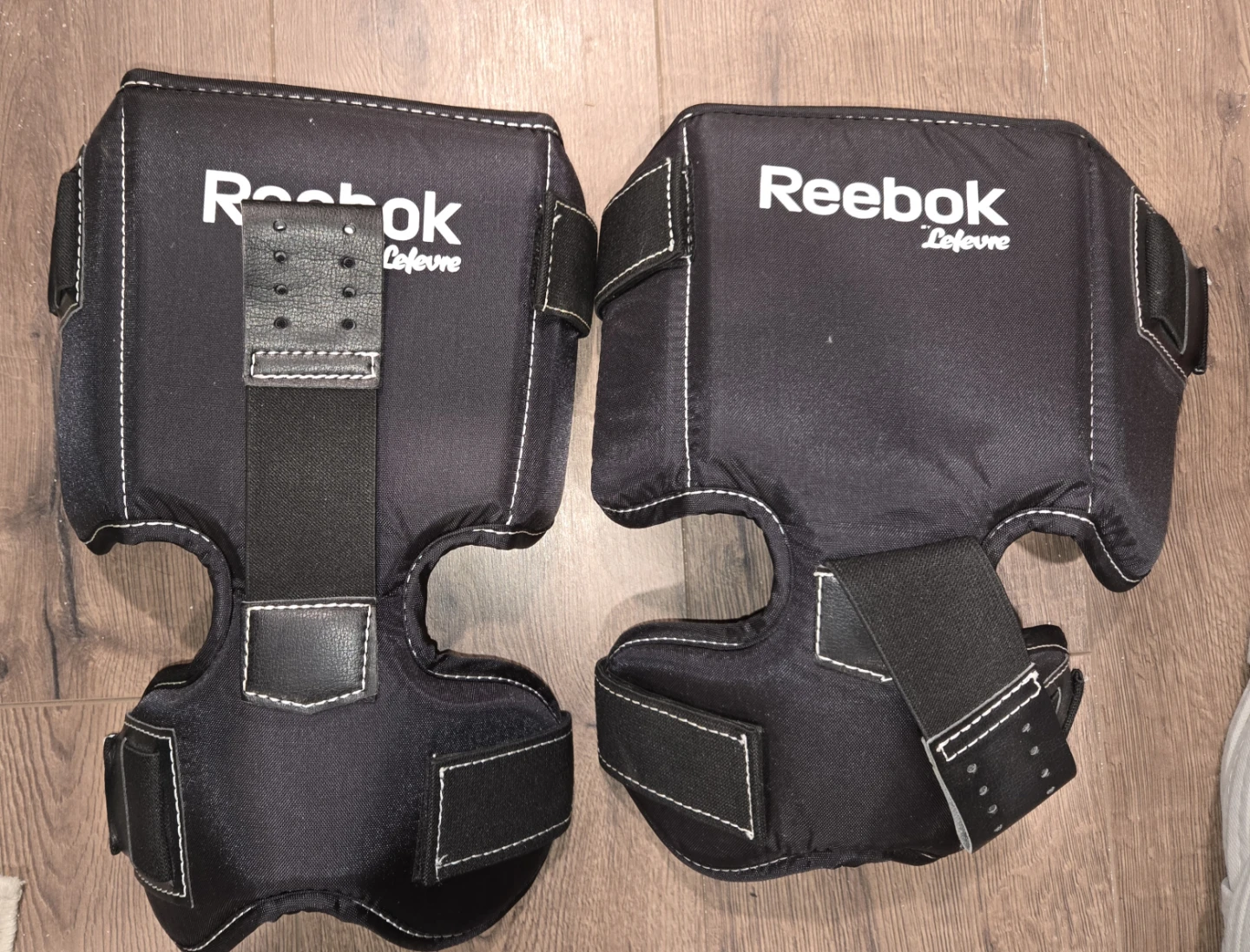 Vaughn Vision 5500 Goalie Pants and Reebok Knee Pads - photo 2