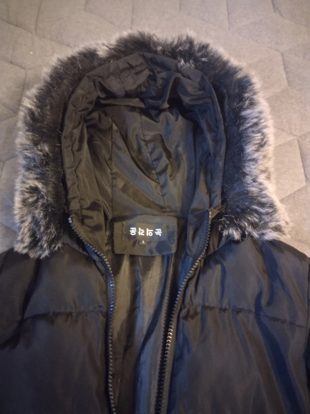 Black winter puffer coat with faux fur hood (L) - photo 2