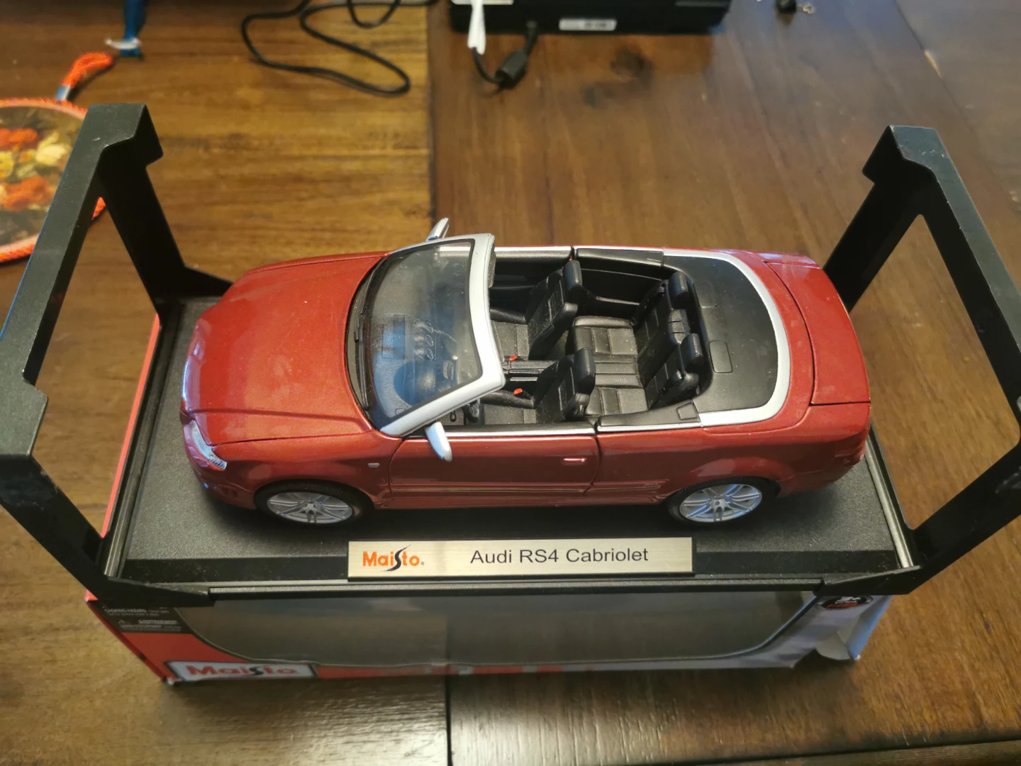 Maisto Audi RS4 Cabriolet 1:18 Scale Model