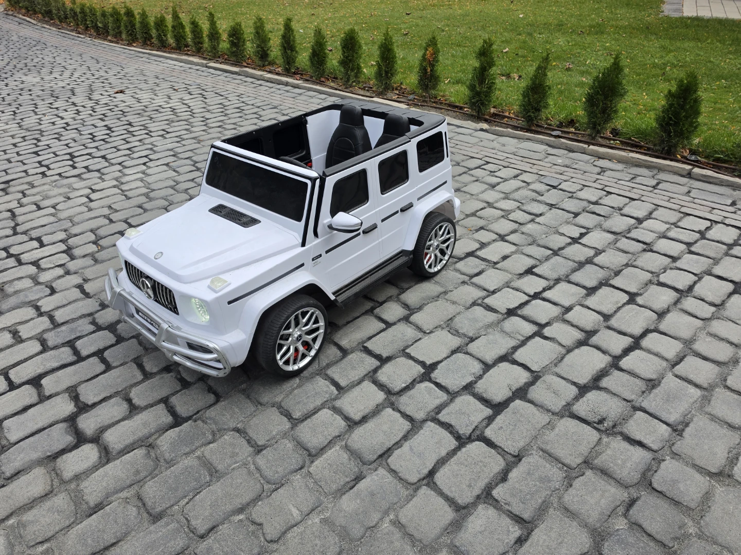 White Mercedes-Benz AMG G63 Kids Ride-On Car - photo 3