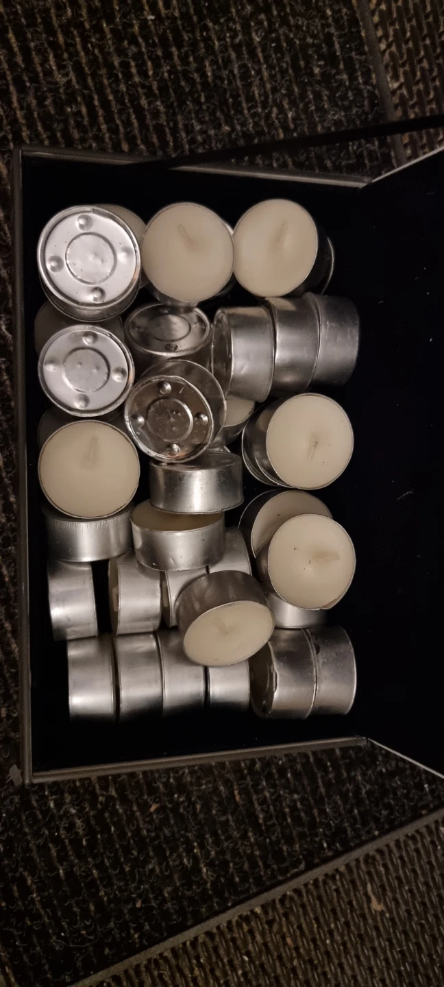 Set of unscented tea light candles