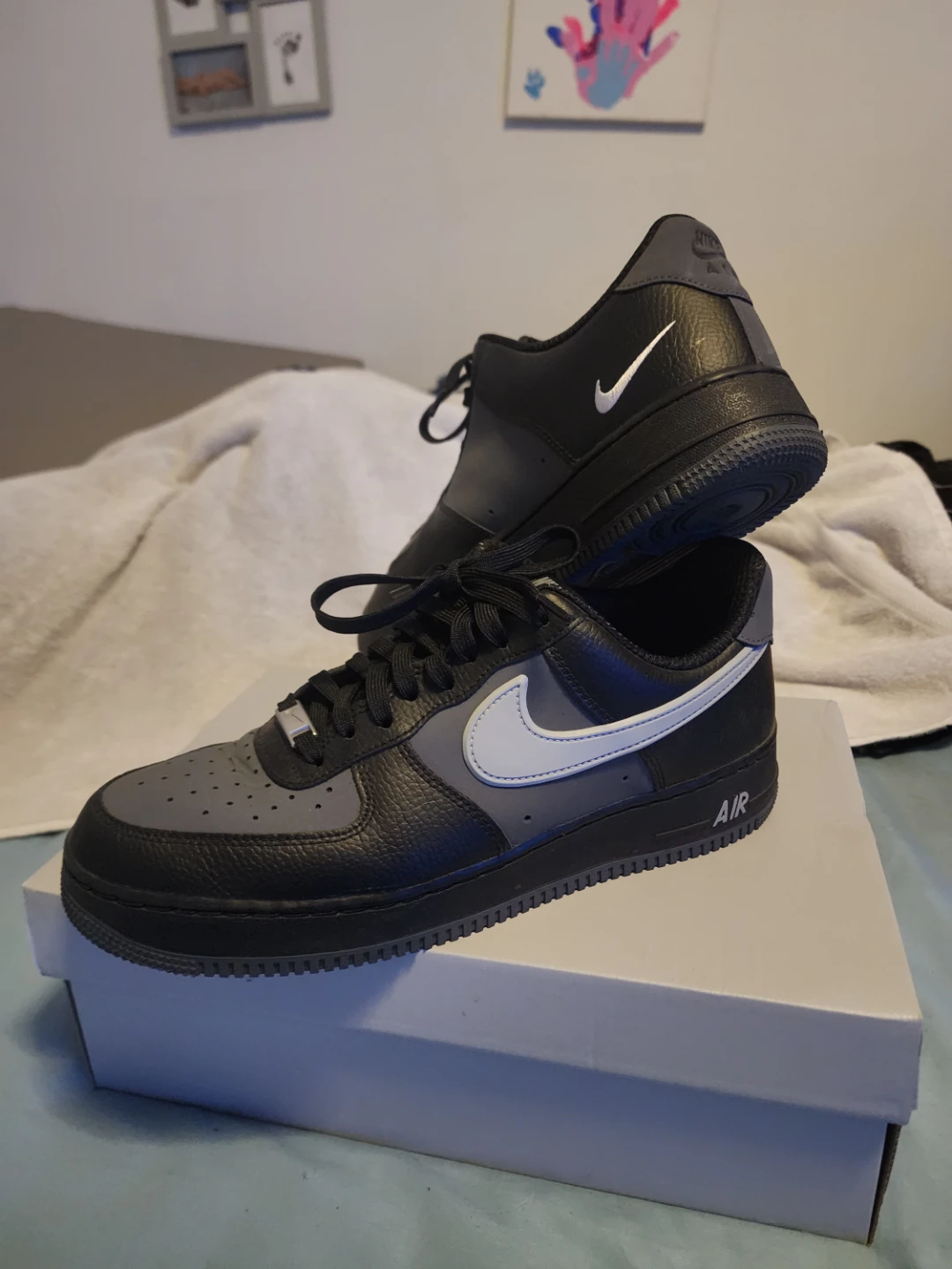 Like new mens Air force ones '07 LV8