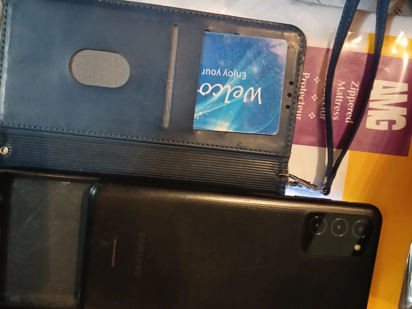 Samsung Galaxy Smartphone in Wallet Case - photo 2