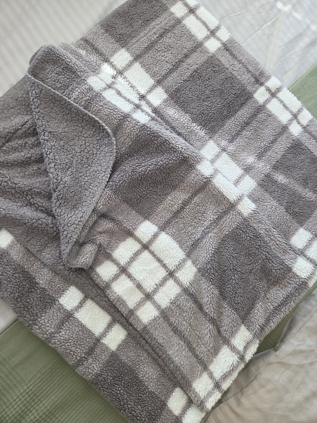 Grey Plaid Sherpa Throw Blanket