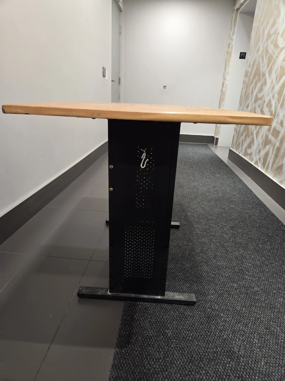 Wooden computer desk with black metal legs - photo 5