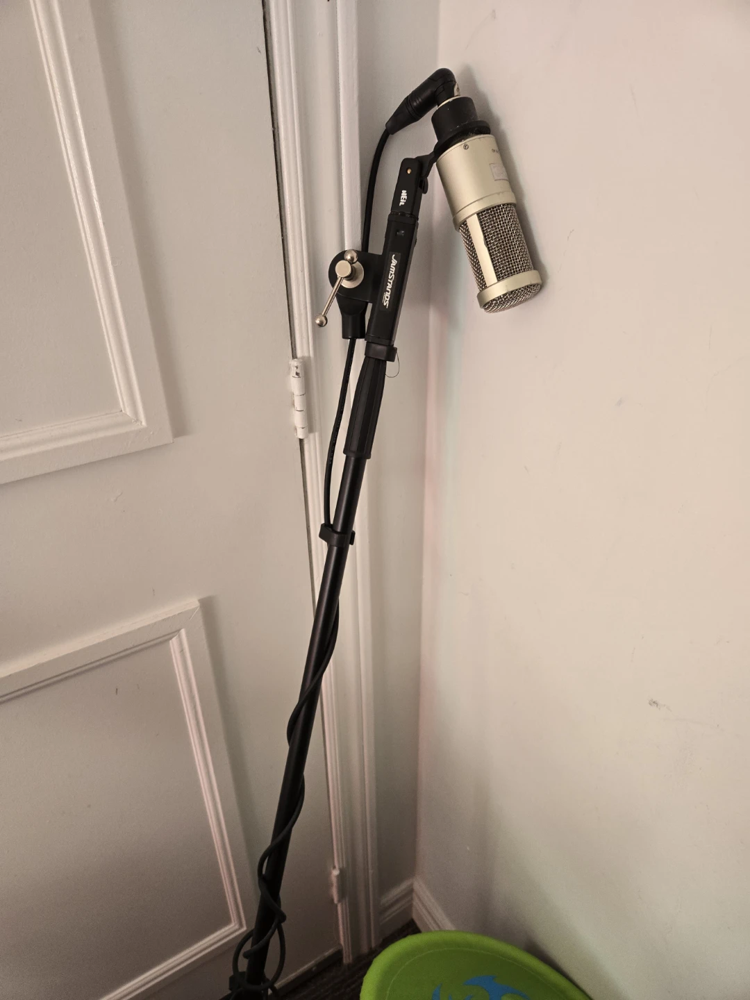 Focusrite Scarlett Solo Audio Interface and Mic Stand - photo 2
