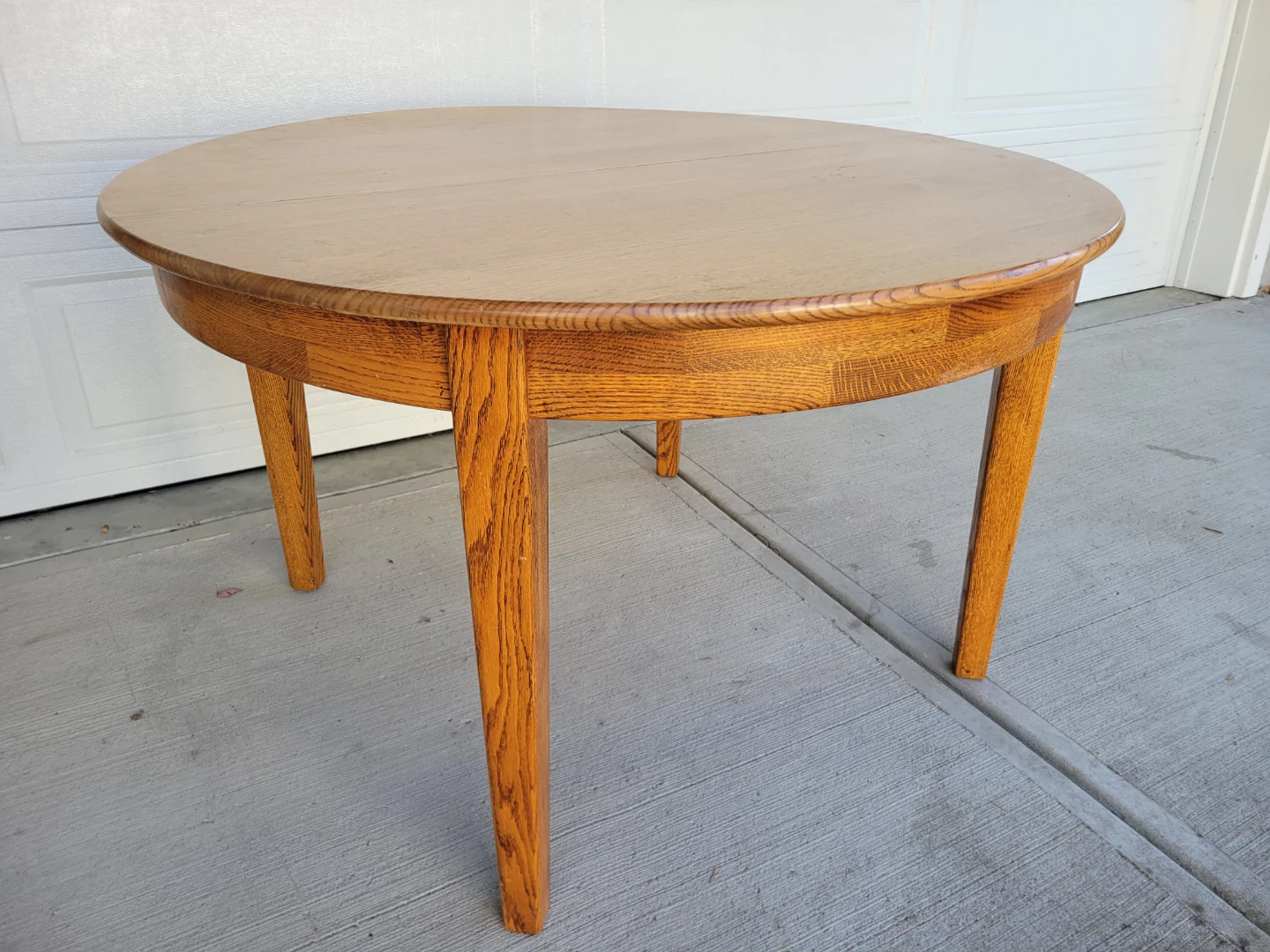 Beautiful Solid Oak Round Dining Table with 2 Extension Leaves - photo 3
