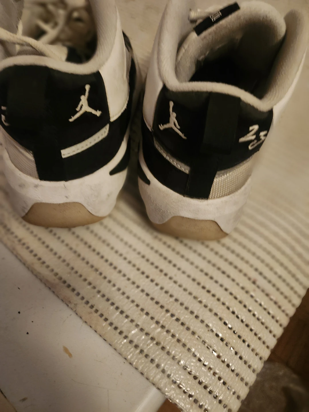 Nike Jordan Max Aura Shoes size 5.5Y - photo 3