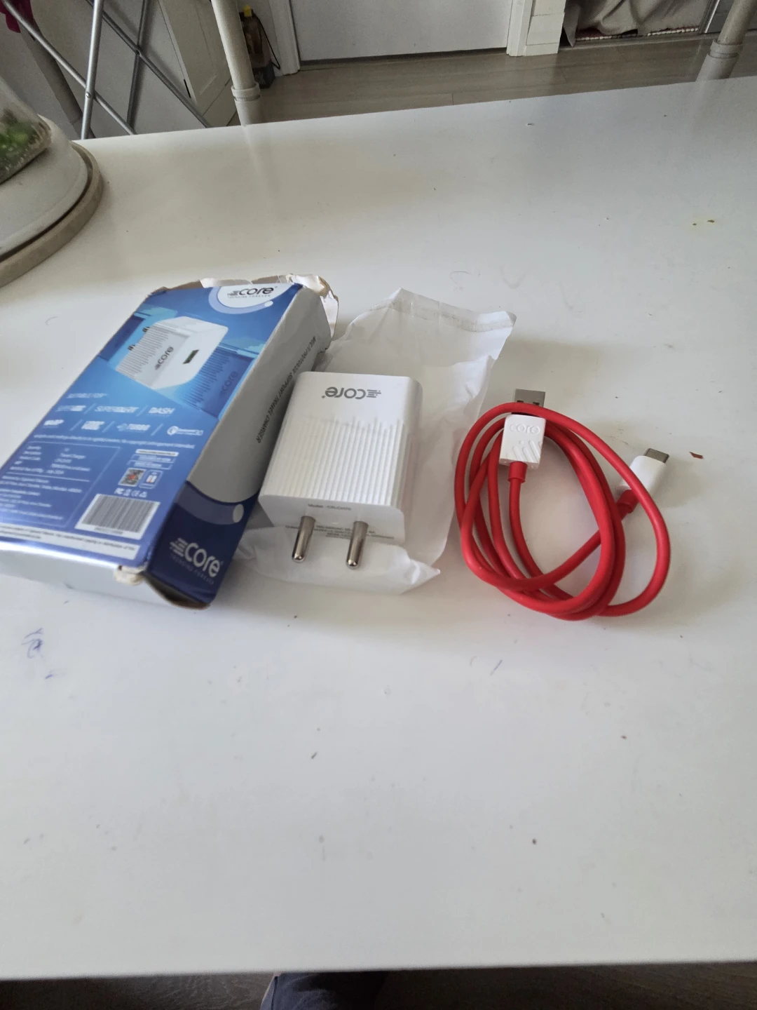 Core travel charger with cable - photo 4