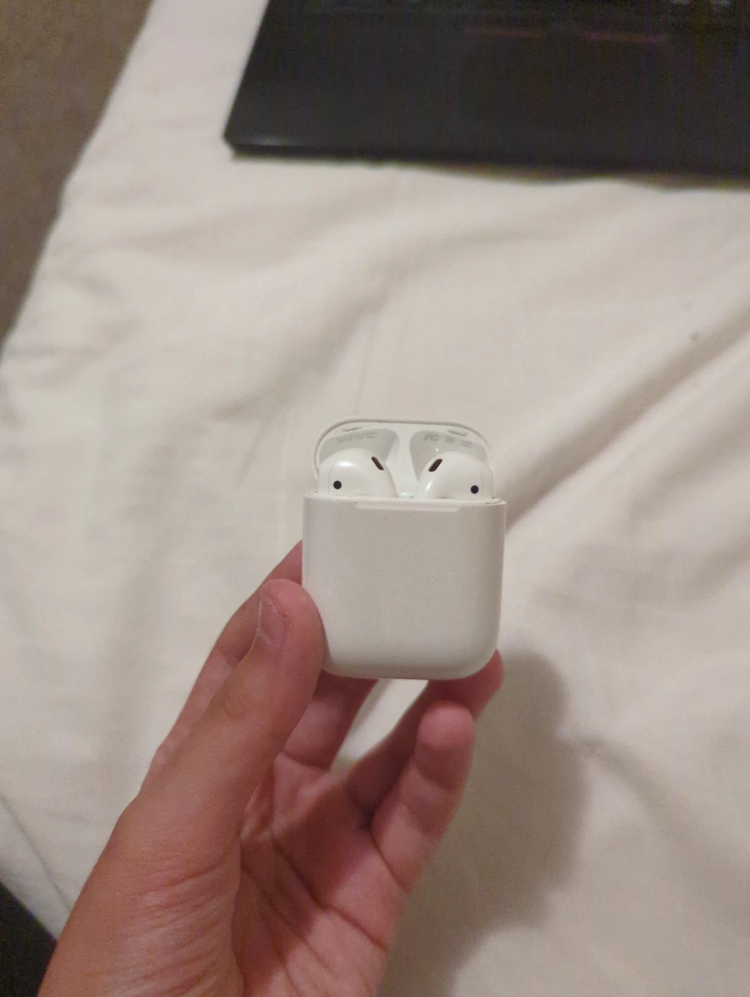 AirPods (1st gen) with case