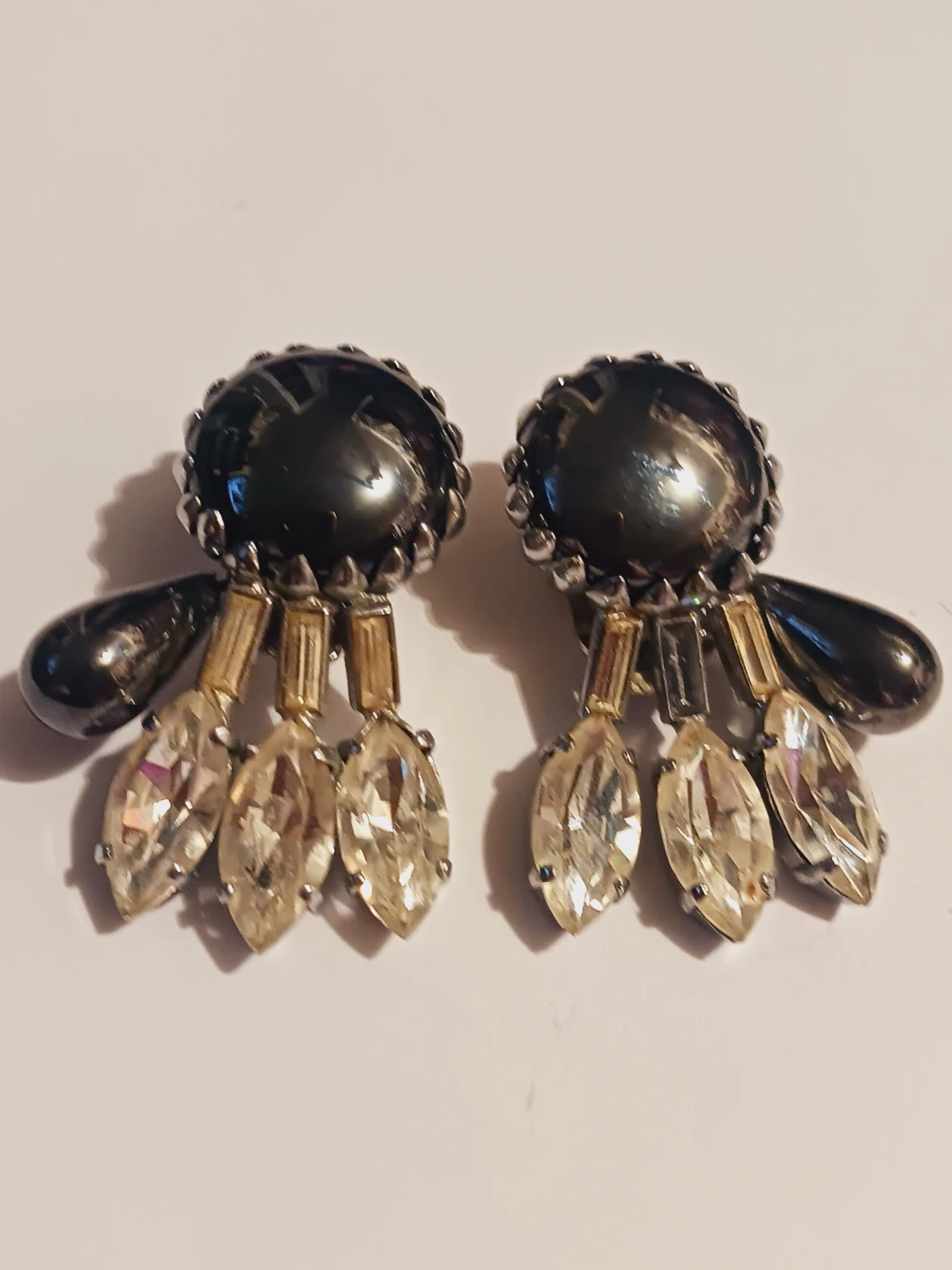 Beautiful Hematite & Clear Rhinestone Clip-On Earrings - photo 3