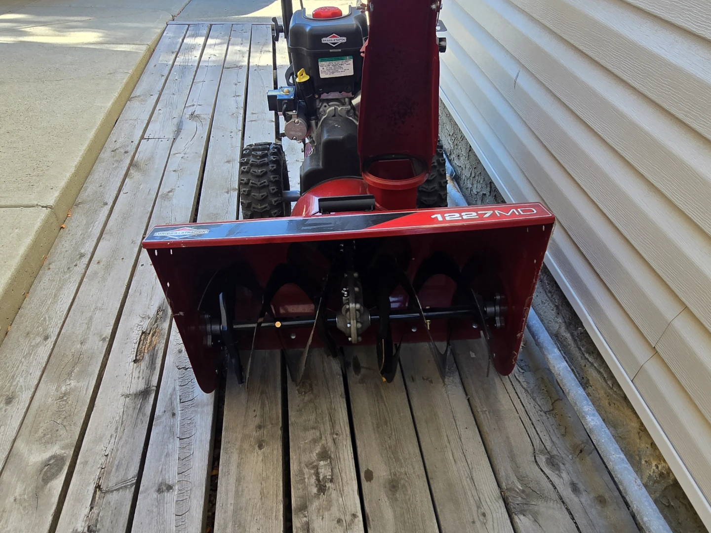 Briggs & Stratton 1227MD Snowblower - photo 2