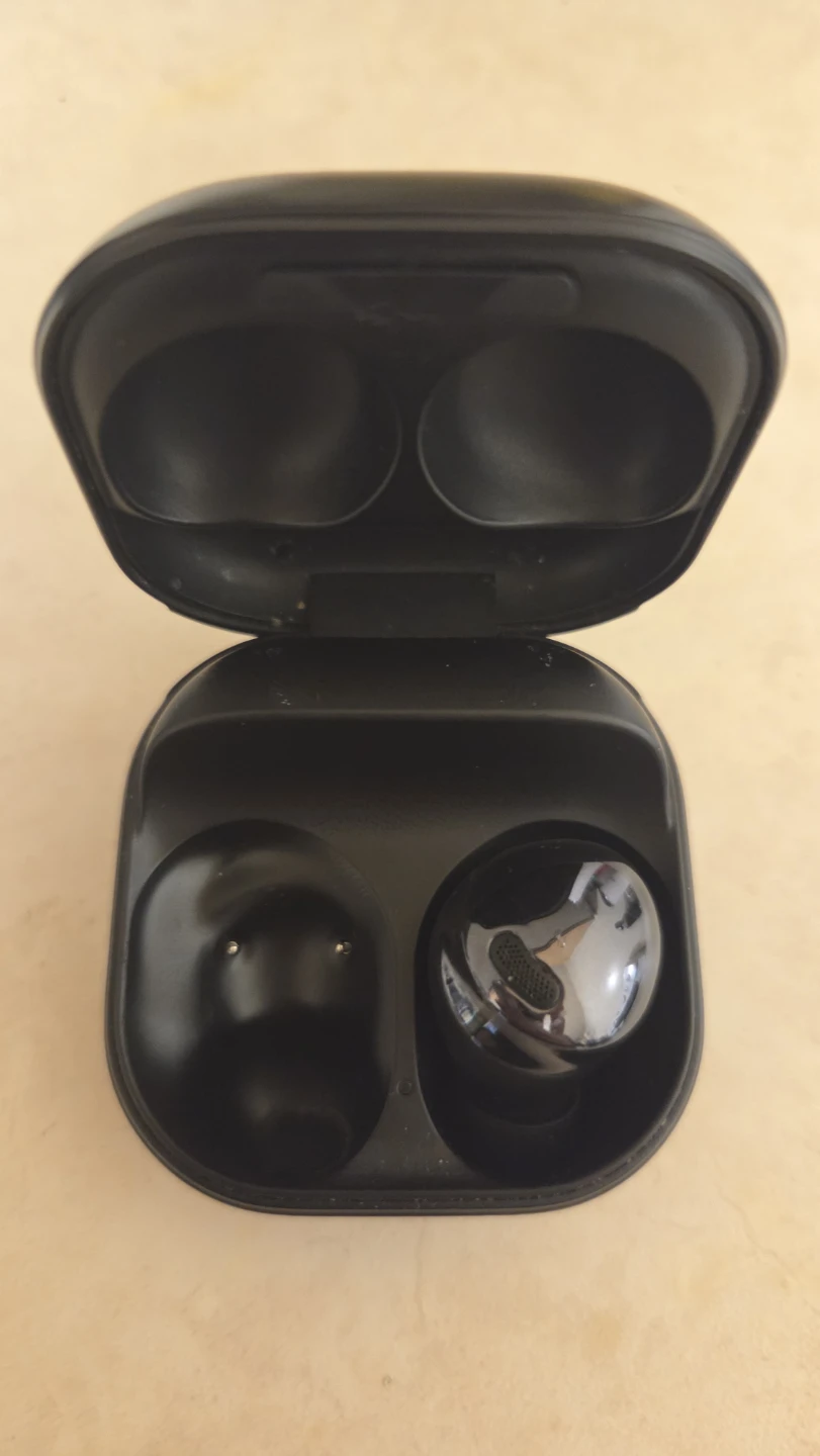 Samsung Galaxy Buds Pro Charging Case - photo 2