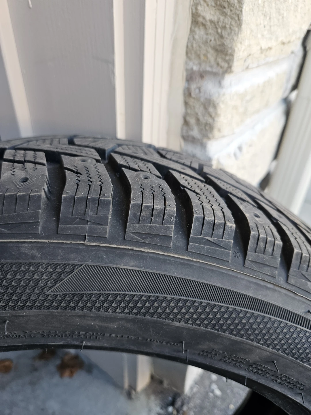 Set of 4 Hankook Winter i*Pike RS2 Tires – Like New / 1 Season - photo 4