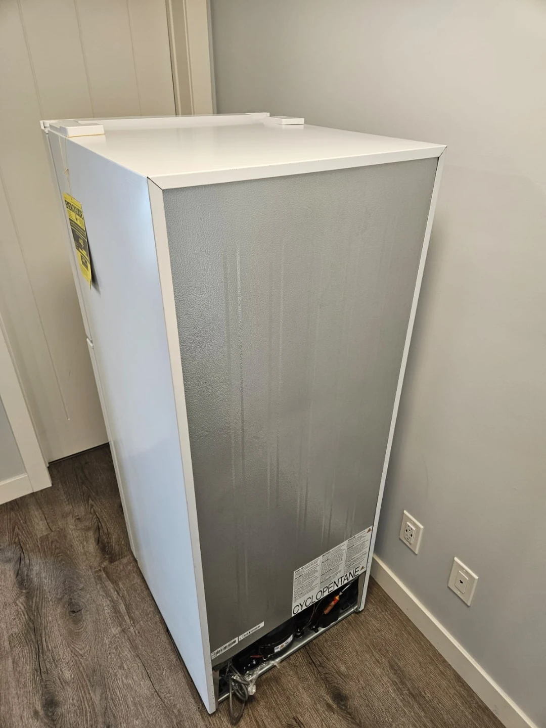 Insignia Top-Freezer Refrigerator - photo 4