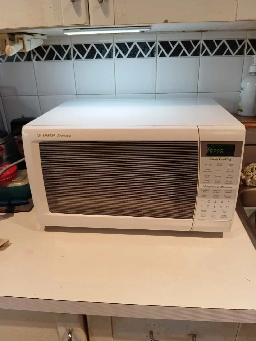 Sharp Carousel Sensor Microwave READ DESCRIPTION ON SIZE