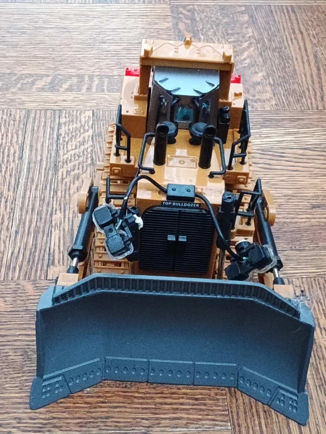 RC Top Bulldozer Construction Toy needs repair