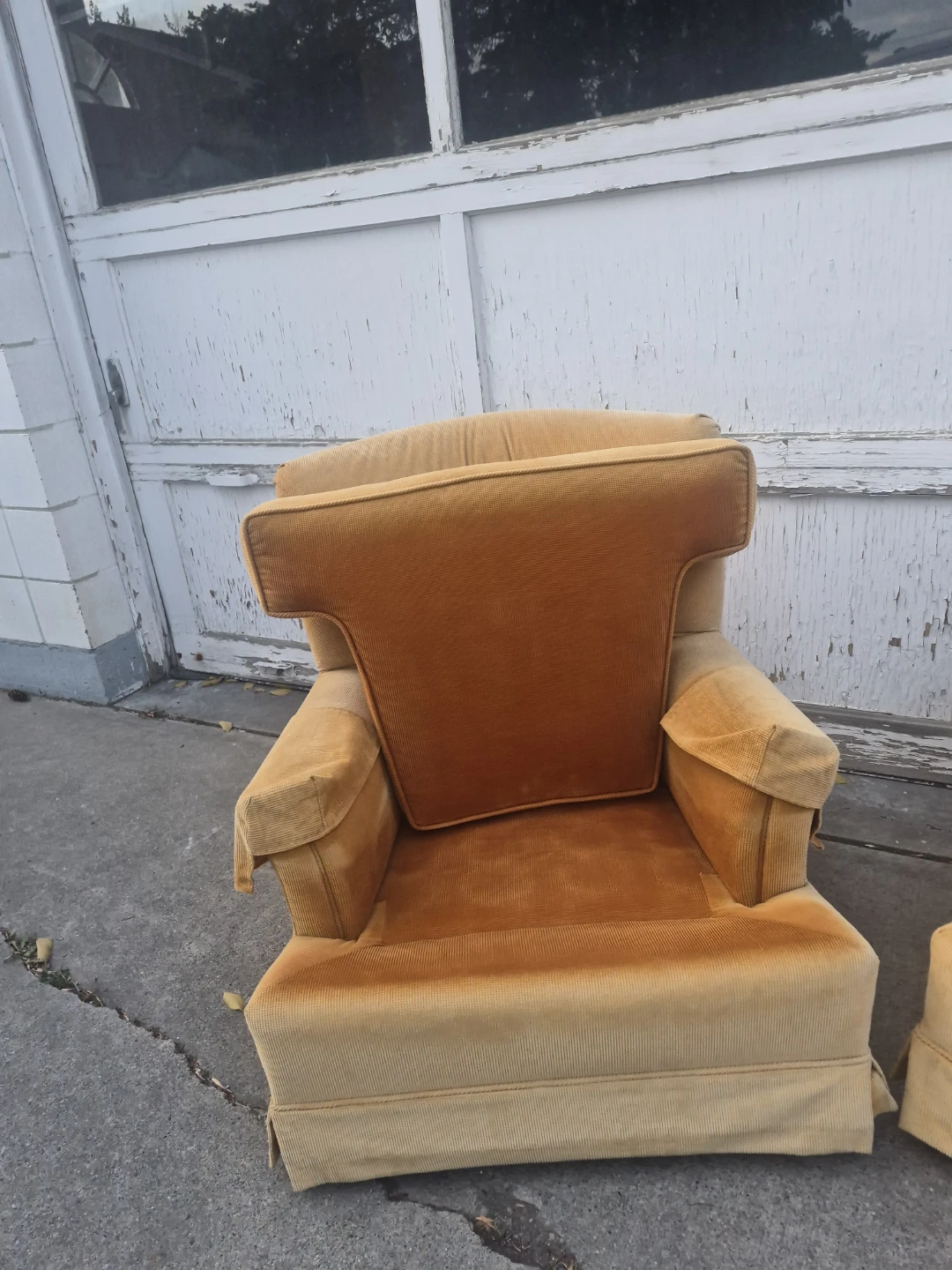 Two vintage yellow corduroy armchairs - photo 2