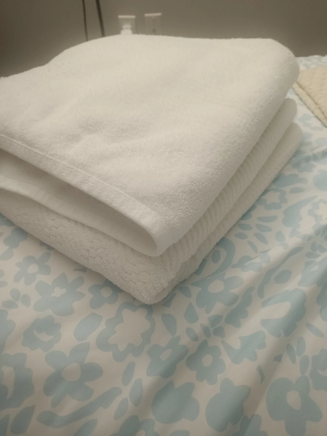 2 Truly Soft White Towels - photo 2
