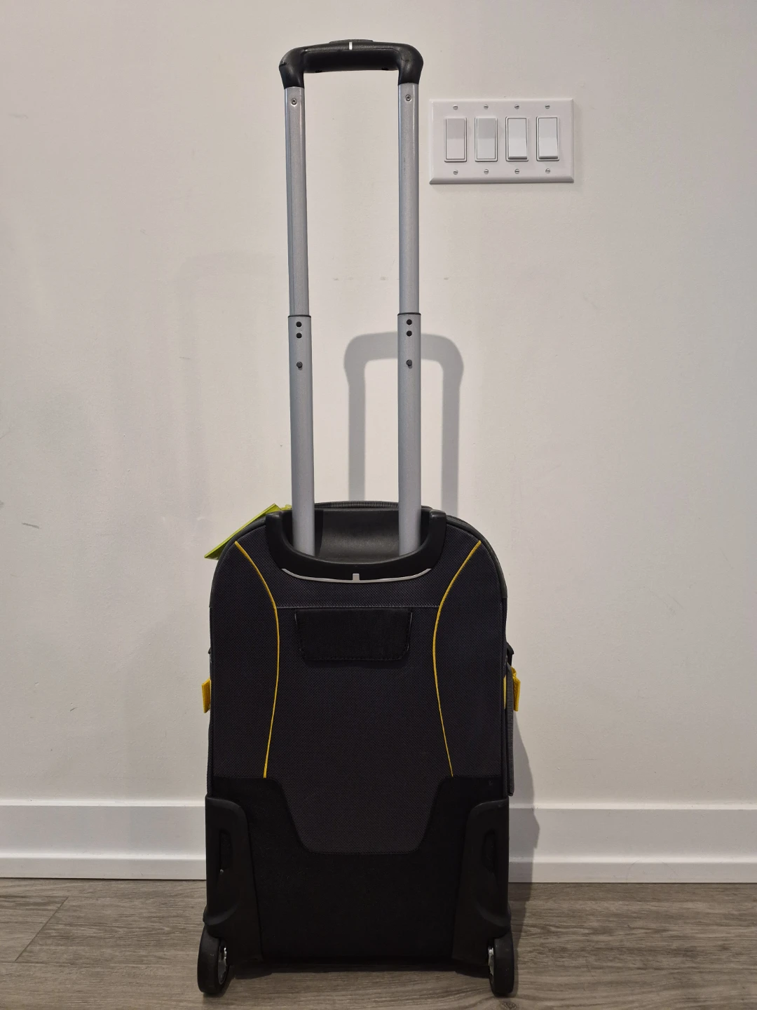 High Sierra Sportour 22 Inch Wheeled Upright Carry-on Luggage - photo 3