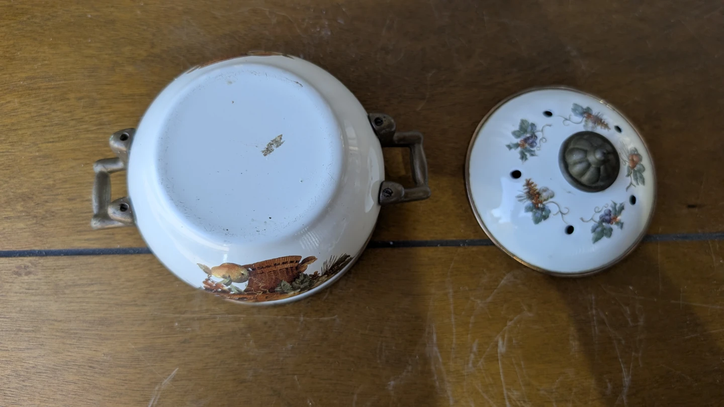 Vintage Enamel Pot with Lid - photo 5