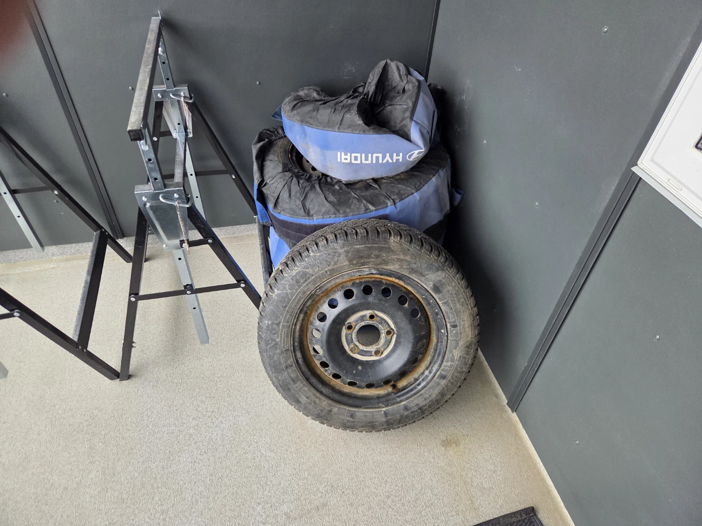 Set of Hyundai Winter Tires on Rims - photo 3