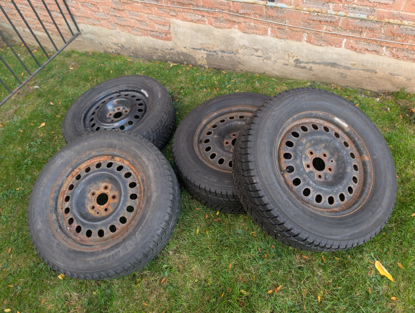 Starfire SUV Tires on Rims 235/65R17 - photo 3